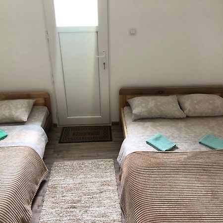 Private Accommodation Kalezic モイコヴァツ エクステリア 写真
