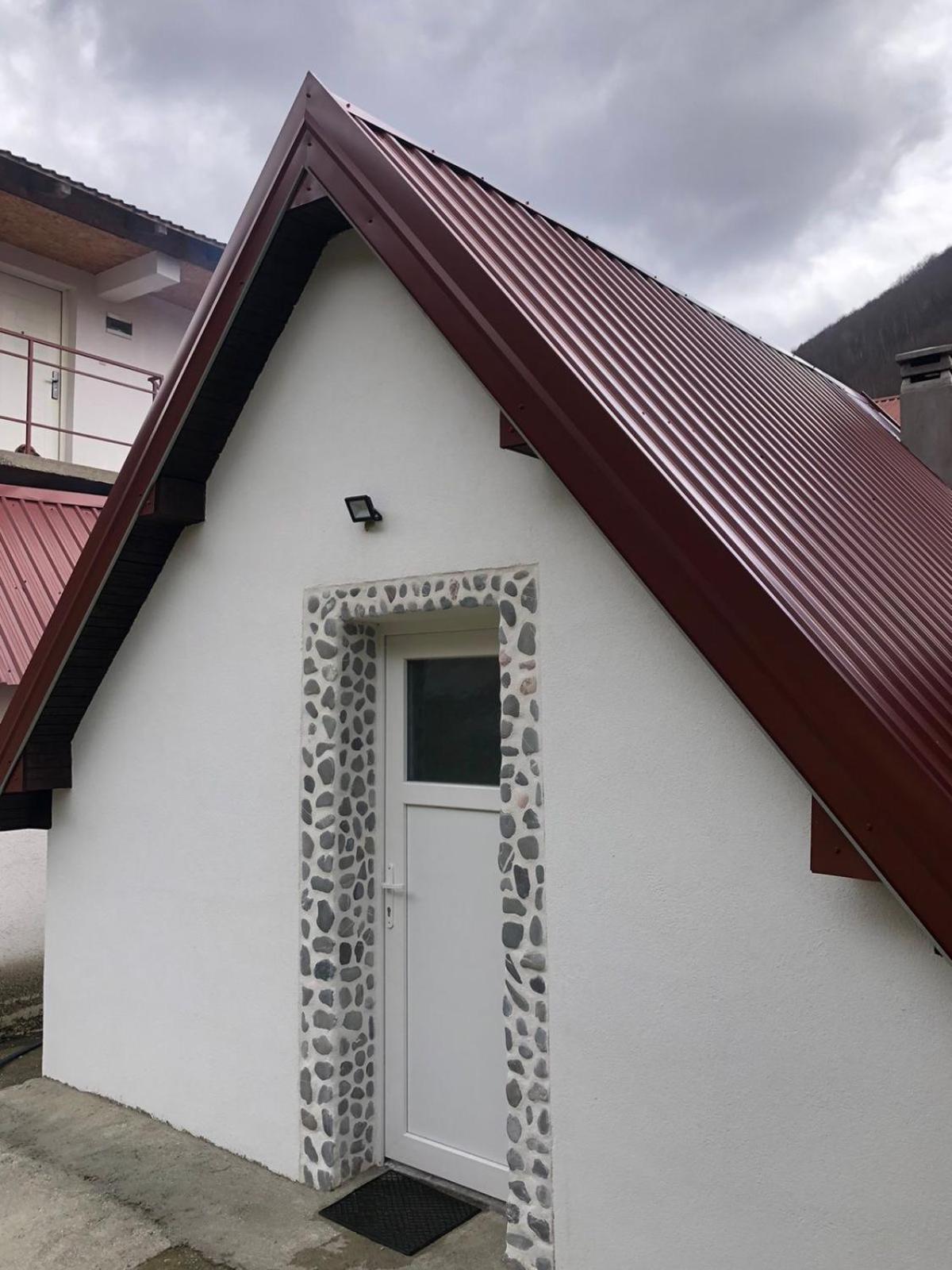 Private Accommodation Kalezic モイコヴァツ エクステリア 写真