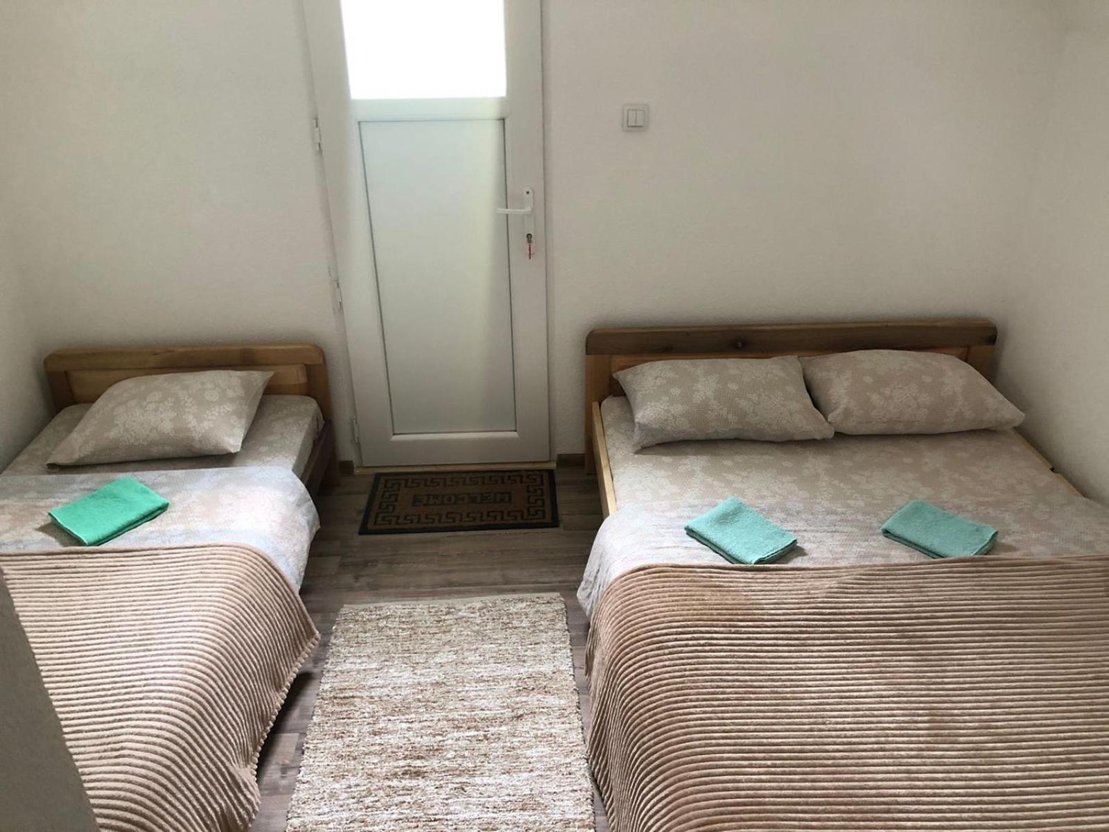 Private Accommodation Kalezic モイコヴァツ エクステリア 写真