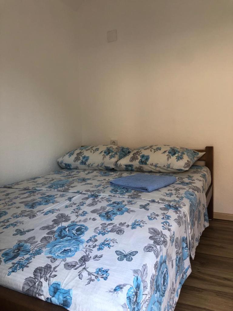 Private Accommodation Kalezic モイコヴァツ エクステリア 写真
