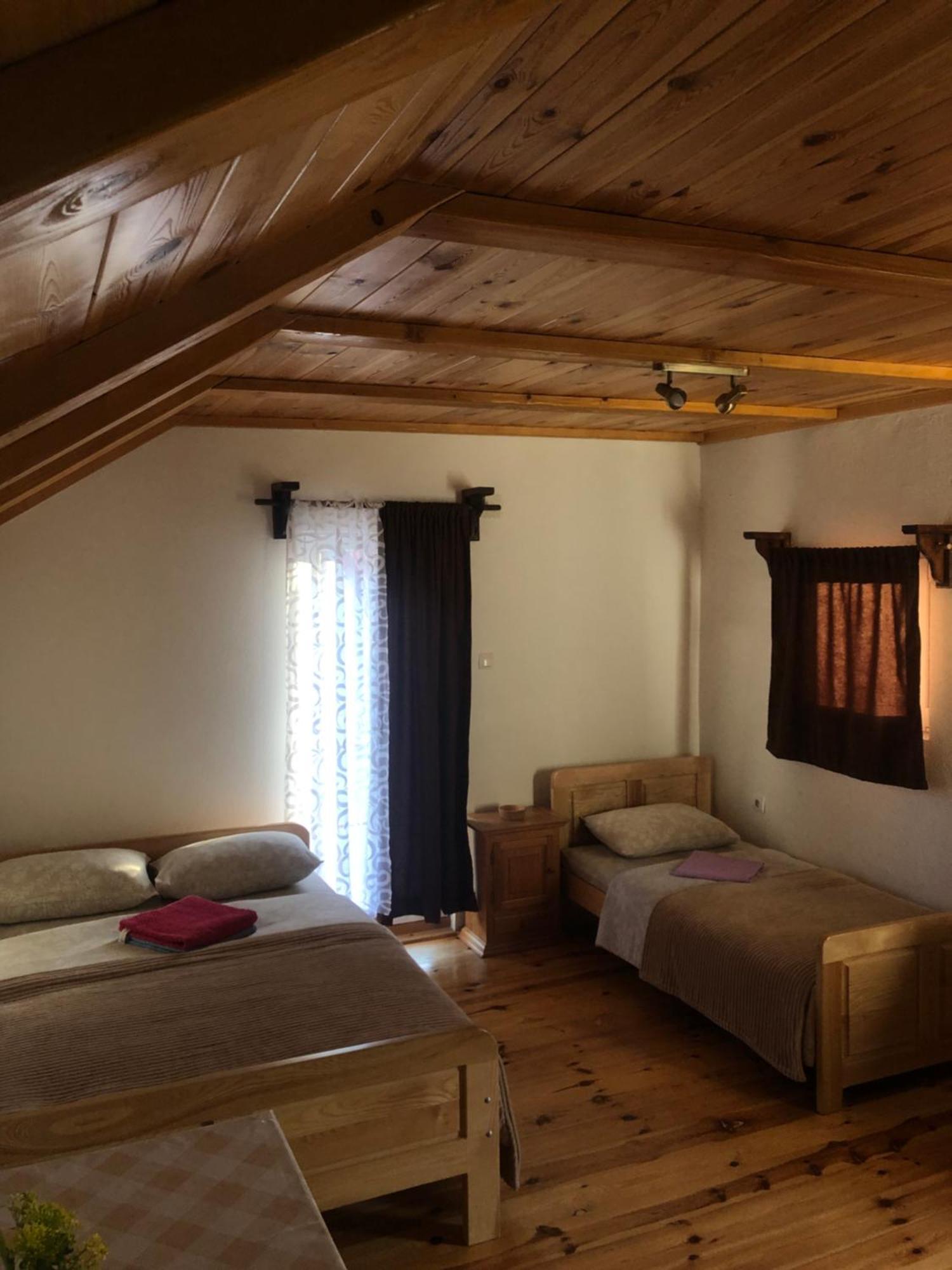 Private Accommodation Kalezic モイコヴァツ エクステリア 写真